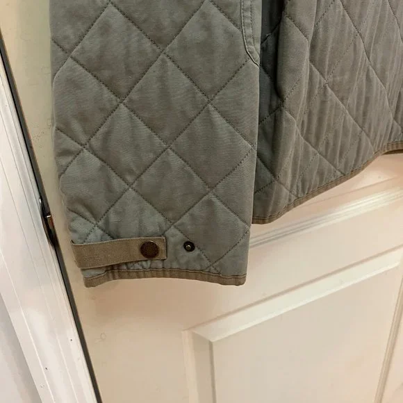 Orvis Men's XL 100% Cotton Quilted Snap front Sporting Coat Olive Green.